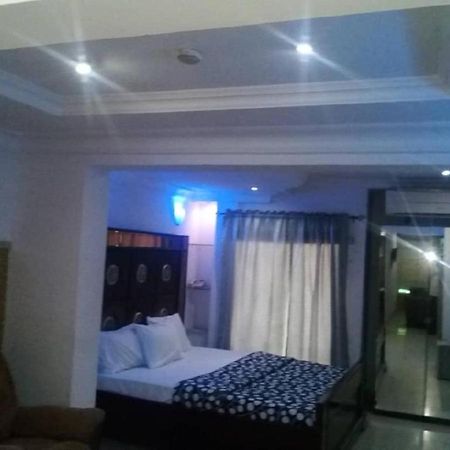 Theodawn Hotels @ Suite 29 Икеджа Екстериор снимка
