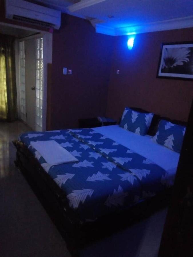 Theodawn Hotels @ Suite 29 Икеджа Екстериор снимка