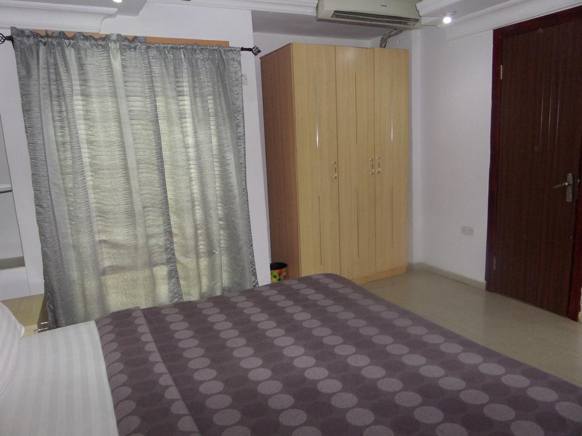 Theodawn Hotels @ Suite 29 Икеджа Екстериор снимка