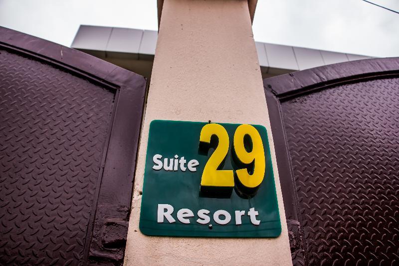 Theodawn Hotels @ Suite 29 Икеджа Екстериор снимка