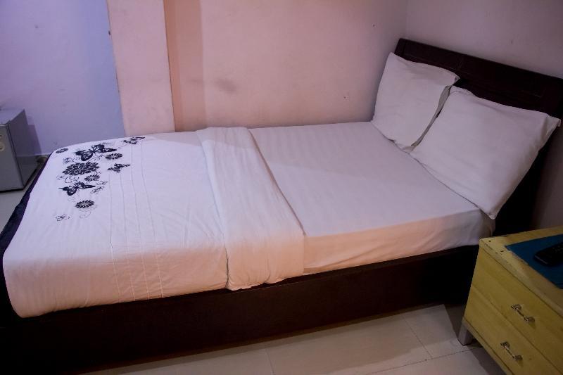 Theodawn Hotels @ Suite 29 Икеджа Екстериор снимка